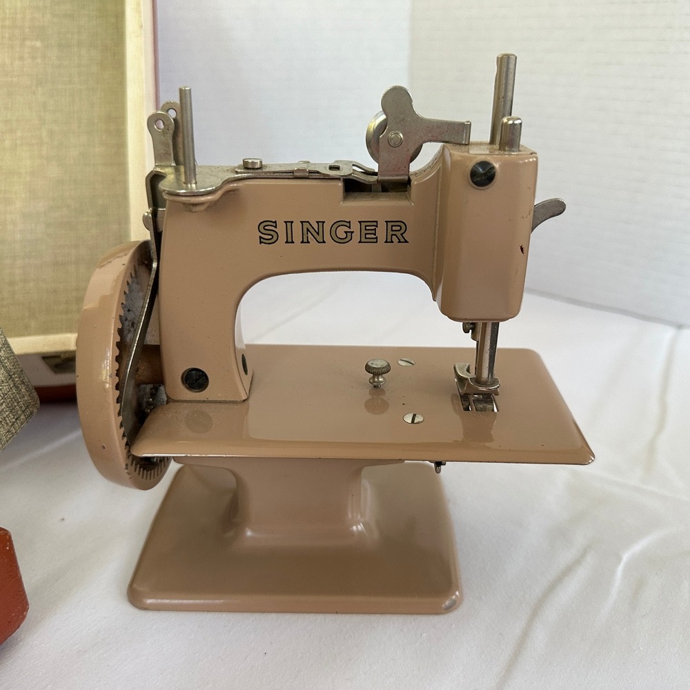 Singer Sewhandy Model 20 Sewing Machine Child Tan Good Vintage Hand Crank Case
